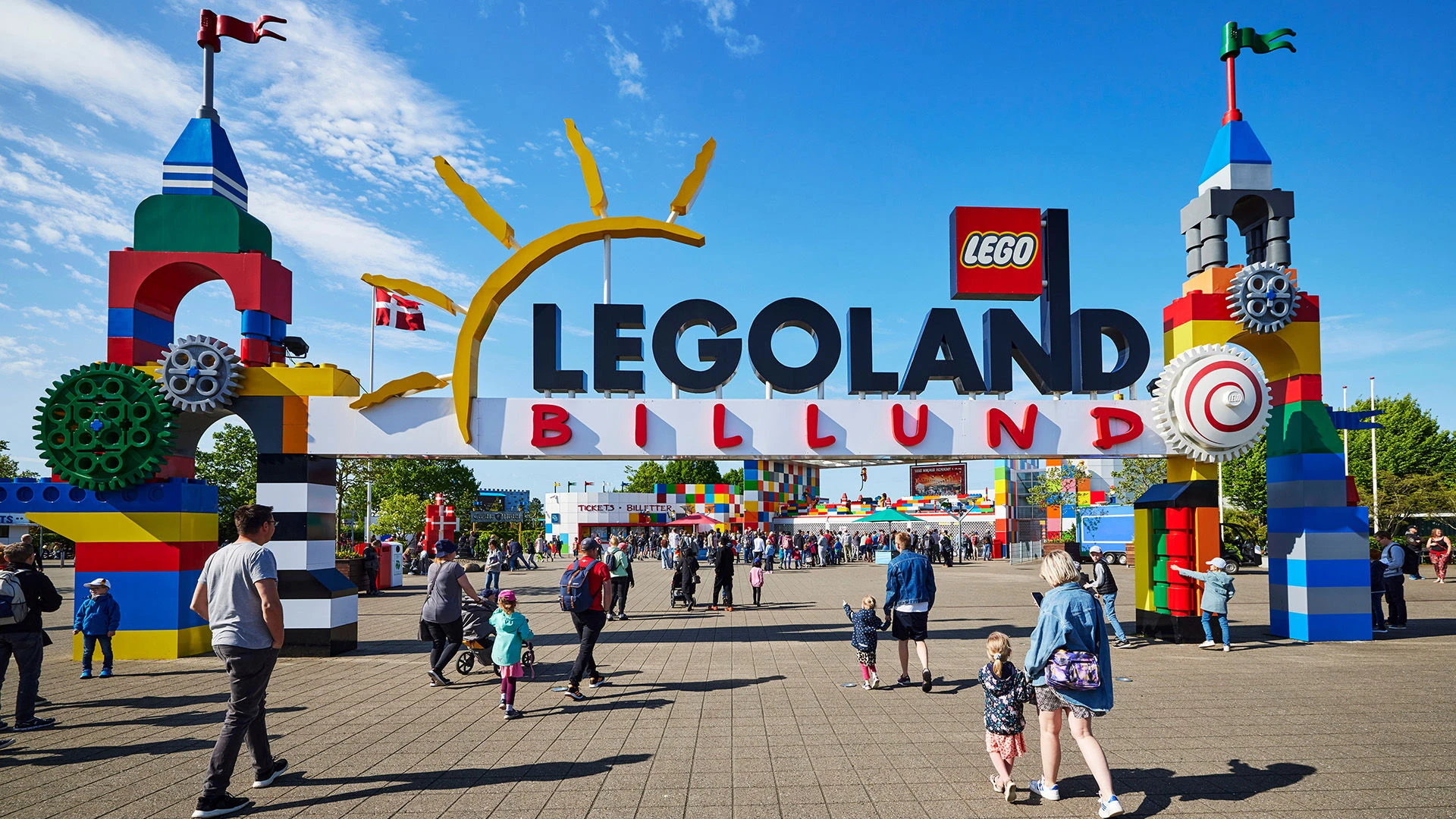 Legoland Billund pääsisäänkäynti Tanskassa