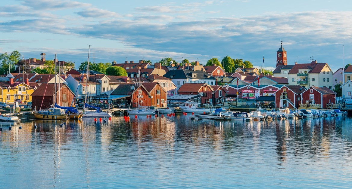 Öregrundin lähes piirrosmainen maisema