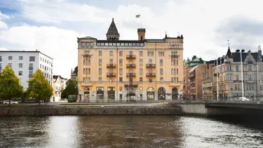 Hotellimme on upealla sijainnilla